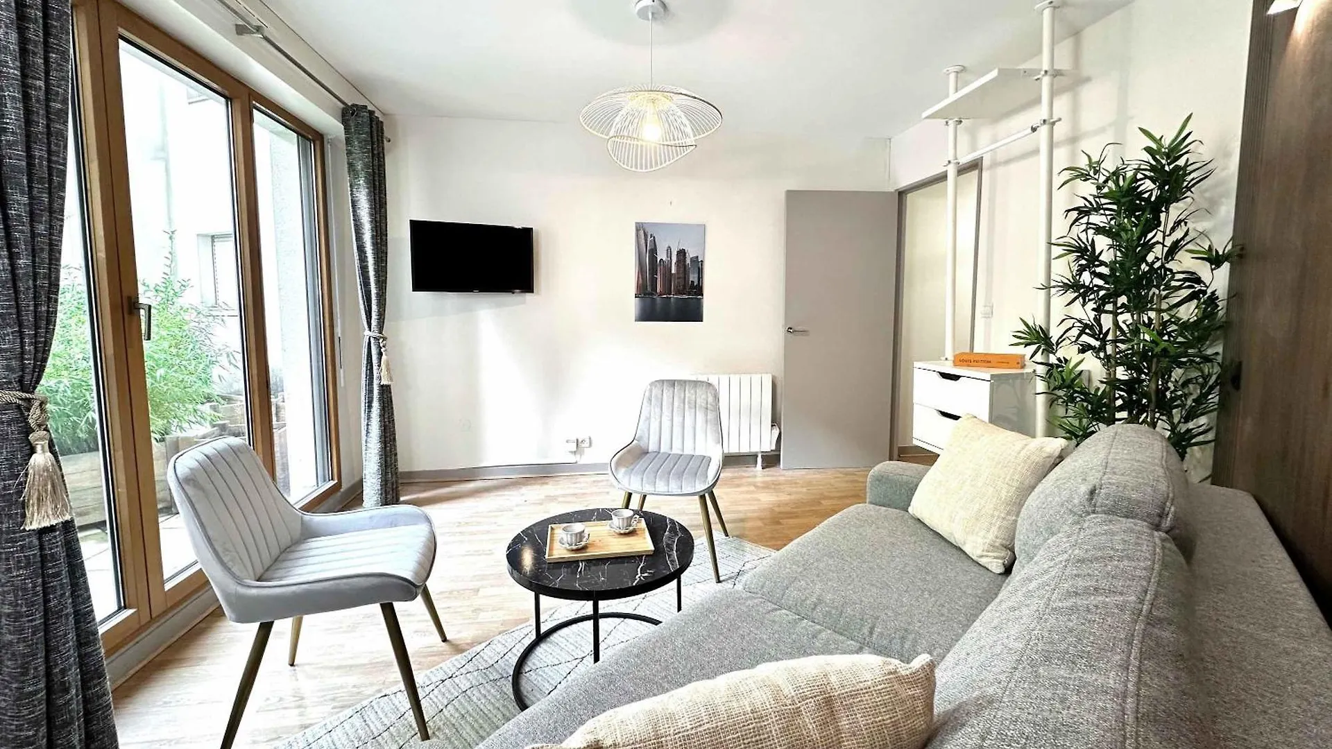 Studio With Terrace In Porte De Versailles Paris France